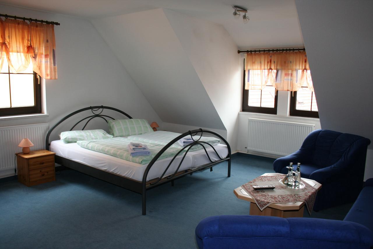 & Zur Linde Hotel